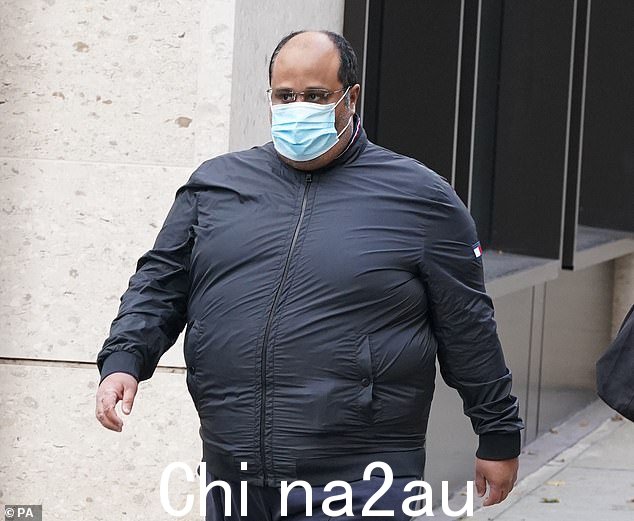 Sheikh Hassan Nasser Al-Thani 于 2019 年 8 月 22 日在梅菲尔以超过 52 英里/小时的时速驾驶他的紫色劳斯莱斯魅影撞上了 66 岁的查尔斯罗伯茨