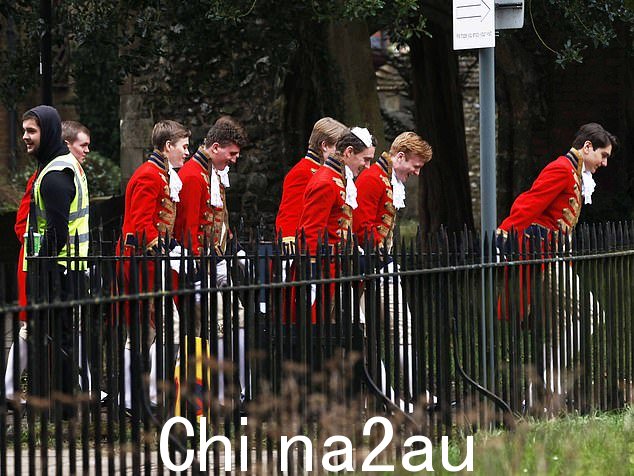 许多荣誉页也被发现进入温彻斯特大教堂的场地