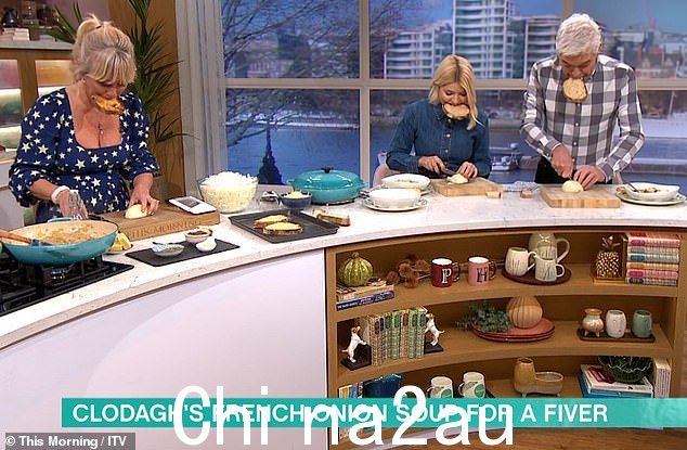 这位 60 岁的电视节目主持人让 Holly Willoughby 和主厨 Clodagh McKenna 参与了 TikTok 生活黑客