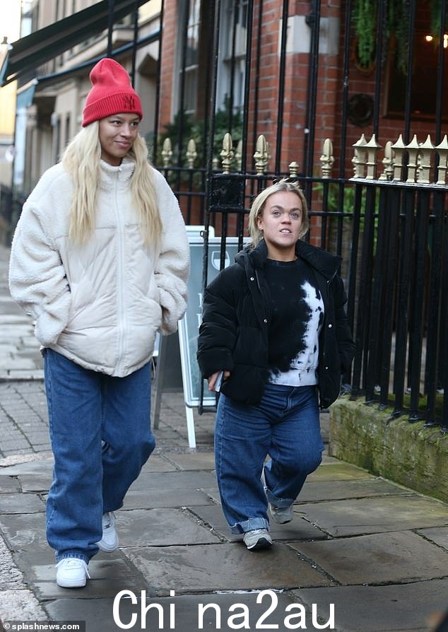 在巡演中:Molly Rainford 和 Ellie Simmonds 也出席了