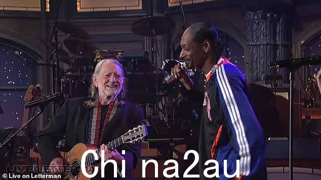 喜欢它:榜首是 51 岁的说唱歌手 Snoop,由于对大麻的共同嗜好,他与 Nelson 结下了众所周知的亲密友谊