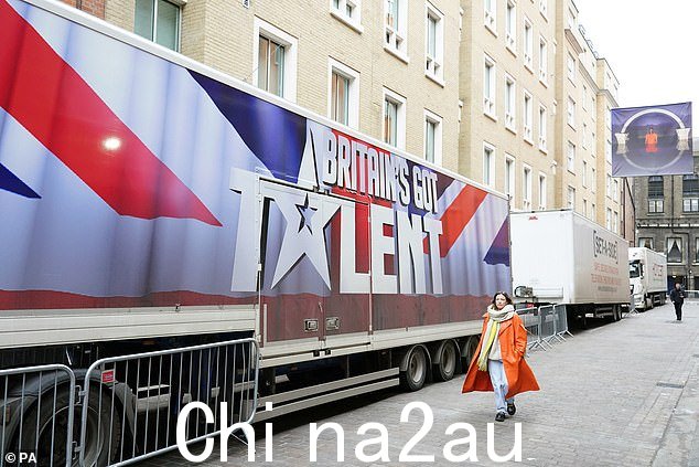 重新开始营业:著名的 BGT 卡车停在伦敦市中心,因为事情又开始了一年
