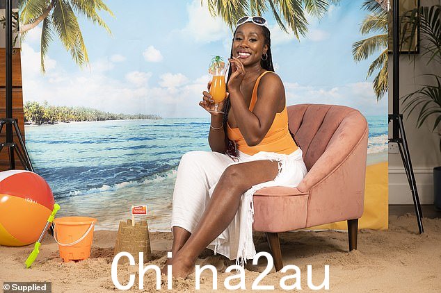 乐趣:在其他地方,Scarlette 与 easyJet Holidays 合作推出了“盒装海滩”套装,为今年冬天需要逃避现实的足不出户的英国人带来阳光、大海和沙滩
