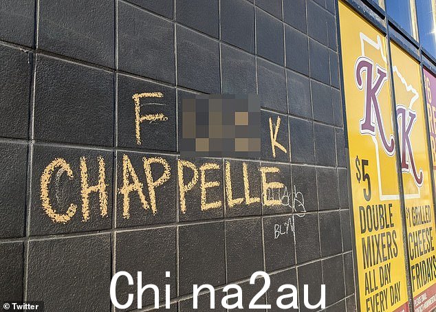 Chappelle 7 月份在明尼阿波利斯第一大道俱乐部的演出被取消,场地向社区道歉,因为他预订了他,并发誓要让俱乐部成为一个“安全空间”
