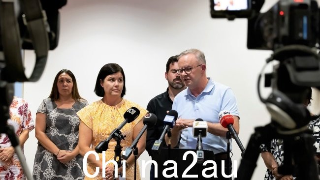 总理 Anthony Albanese 与首席部长和原住民社区领袖一起宣布了这些措施。图片：NCA NewsWire / Sabine Haider