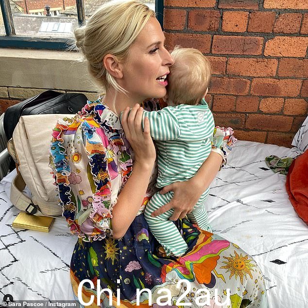 诚实:Sara Pascoe 敦促满怀希望的父母审视 IVF 的所有优点和缺点,'即使他们可能会听到悲伤的故事作为回应' - 当她反思自己的旅程时