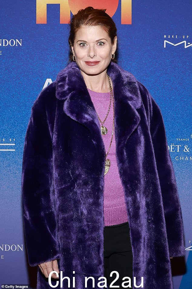 新演出:根据 Deadline 周三的报道,Debra Messing 将与灵魂电视集团的鸡汤共同主持和制作一部名为互助旅的新真人秀系列; seen in December
