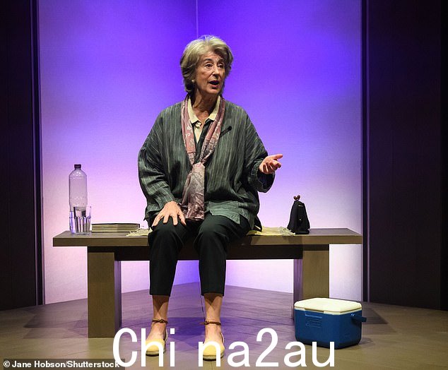 回到舞台上:Maureen 之前在在线大流行期间和随后的一些节目中饰演罗斯,但她说她很高兴再次扮演这个角色(9 月在罗斯中拍摄)