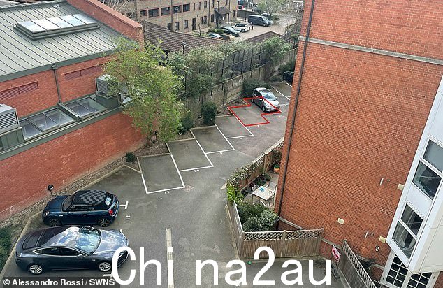 这两个空闲空间(用红色标记)为 Alessandro Rossi 赚取了 7000 英镑,他将这笔钱用于“一年中的几次额外旅行”