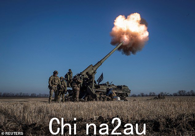 Zelensky 已经明确表示,几十辆坦克是不够的。他至少需要 300 辆。1 月 24 日,乌克兰军人向俄罗斯阵地开枪