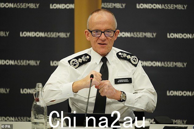 Mark Rowley 爵士昨天告诉伦敦议会警察和犯罪委员会,随着移除数百名腐败官员的行动取得进展,将会出现更多'痛苦的故事'