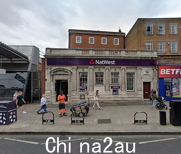 NatWest 今年将关闭 23 家银行分行,这是对商业街的又一次打击(图:Clapham High Street 的 NatWest 将于 4 月关闭)