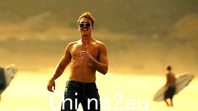 实际飞行:Miles Teller 和其他演员接受了几个月的飞行训练,为他们的角色做准备,因为他们自己为了场景而飞上天空