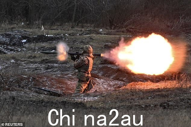 美国及其盟友也在提供反坦克武器和弹药。一名乌克兰军人在乌克兰扎波罗热地区发射RPG-7反坦克榴弹发射器ne, January 23, 2023