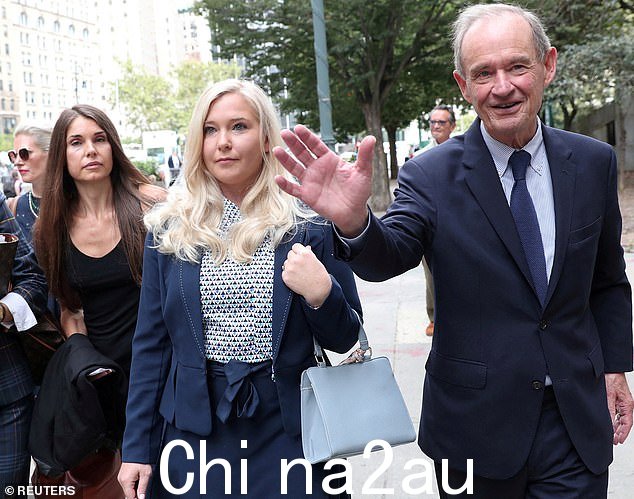 人们越来越担心 Giuffre 女士即将出版的回忆录将在国王加冕礼前几周发布,人们对公爵所谓的复出持怀疑态度。Virginia Giuffre 和律师 David Boies 于 2019 年 8 月在纽约联邦法院合影。