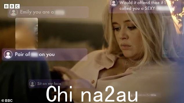 Trolls:Emily 在网上收到的几条露骨色情信息出现在屏幕上,因为她可以集体说:'这是终极的不尊重'