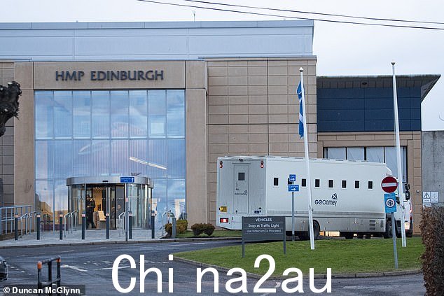 昨晚在 HMP Edinburgh 的场景,布赖森准时到达晚餐