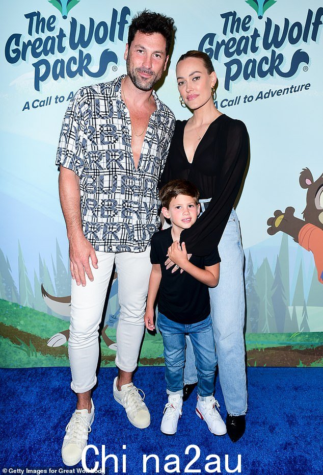 成长中的家庭:Peta 还与她结婚五年的丈夫 Maksim Chmerkovskiy,43 岁,有一个 6 岁的儿子,名叫 Shai