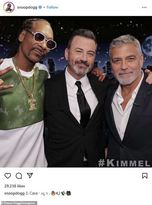 玩得开心:Snoop 还称自己、Kimmel 和 Clooney 为“3. Casa migos”,以向 Clooney 的龙舌兰酒系列 Casa Migos 致意