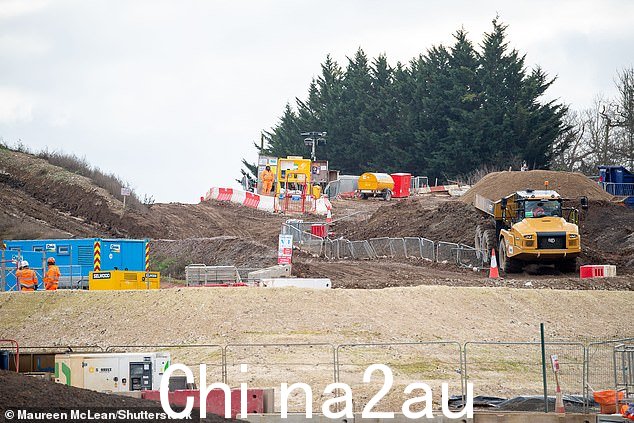 DfT 于 2020 年 4 月发布的 HS2 ‘完整商业案例’指出,Old Oak Common 和伯明翰之间开通服务的目标时间框架是 2029-2033,而对于介于尤斯顿和英格兰西北部的范围是 2031-2036
