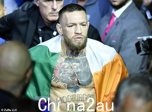 爱尔兰的 Conor McGregor 准备在 UFC 264 赛事期间与 Dustin Poirier 战斗2021 年 7 月 10 日在内华达州拉斯维加斯的 T-Mobile Arena