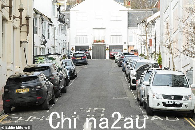 在布赖格ton 和 Hove,在预订费用之前,路边停车的费用可能高达每小时 4.90 英镑