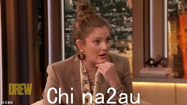 震惊:47 岁的德鲁·巴里摩尔 (Drew Barrymore) 对 52 岁的尼亚朗 (Nia Long) 被告知她在她旁边看起来“太老练和太老了”感到“羞愧”