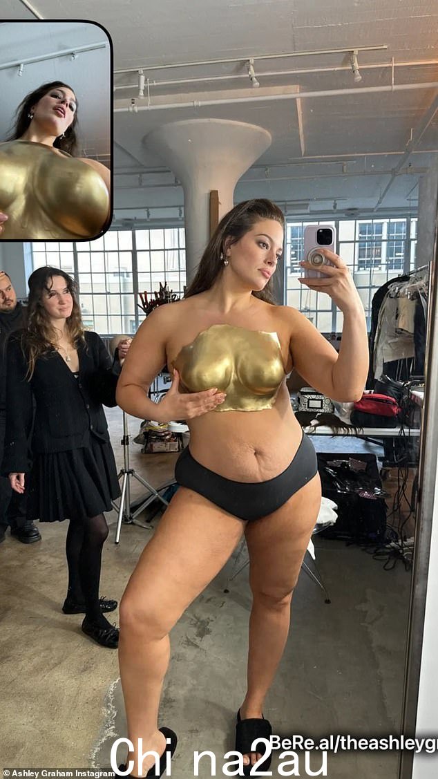 热门话题!Ashley Graham 周五在她的 Instagram 故事中分享了一张抽烟的照片,让她近 2000 万的 Instagram 粉丝对她的体格有了一个初步的了解