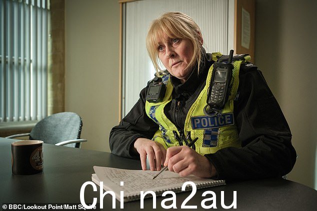 Sarah Lancashire 扮演(无可否认非常好)一个坚韧的北方女铜