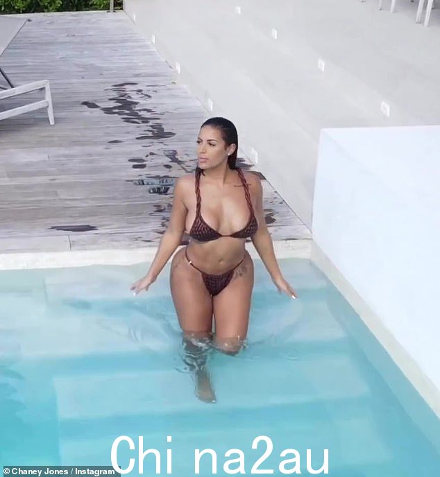 逍遥游:Kanye West 的前女友 Chaney Jones 向说唱歌手展示了他所缺少的东西,因为她在 Instagram 上分享了她在特克斯和凯科斯群岛度假的镜头