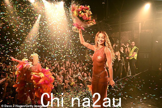 敞开心扉:Rita 谈到她的新单曲时说:“我想这只是更诚实。例如,这张唱片中有 Taika 的声音,所以我一直很开放将我的很多个人生活带入这张唱片,音乐会说话'