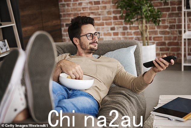 这个国家对运动的长期热爱意味着你的澳大利亚伴侣可能会沉迷于从 AFL 和 NRL 到篮球、板球和网球(股票图片)的一切