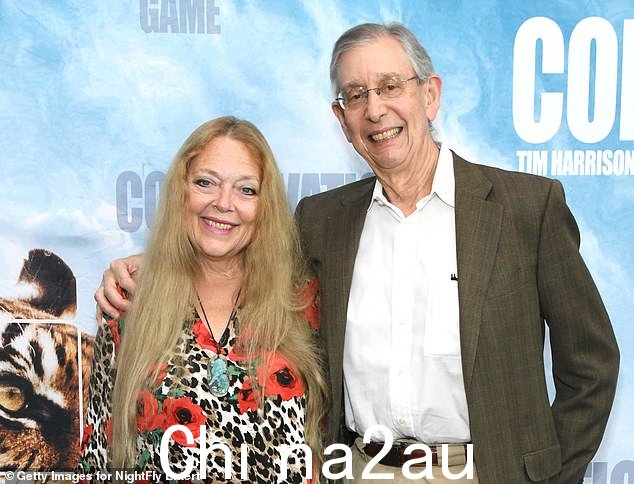 Carole(左)和 Howard Baskin(右)摄于 2021 年 8 月