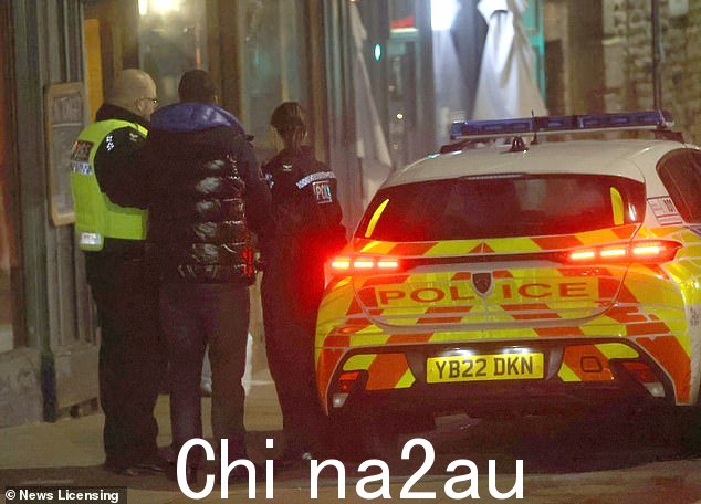 帮助到达:稍后在现场发现警察