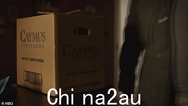 葡萄酒:他在停电前在一家商店装满了物资,在安装发电机之前他还拿了一箱葡萄酒