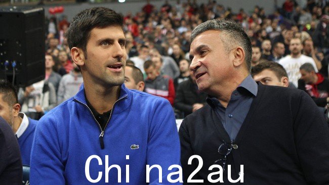 Novak Djokovic 和 Srdjan Djokovic 决定他的父亲将缺席周日的决赛。图片：Marko Metlas/Getty Images