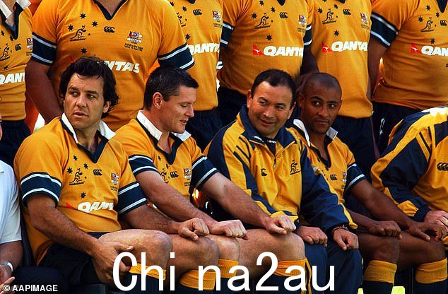 Jones(中)第一次担任小袋鼠队教练,教练包括 Brendan Cannon、Matt Burke 和前队长 George Gregan