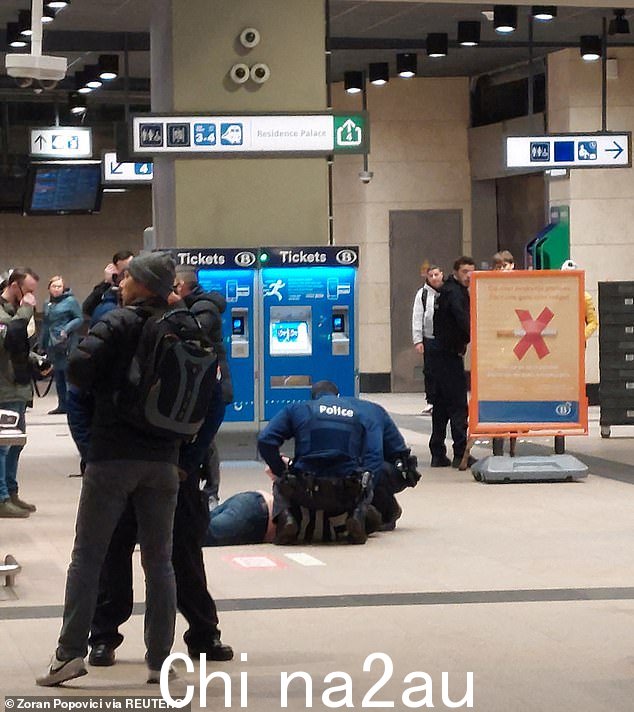 三人在袭击中受伤,其中一人处于“危急状态”,警方说。欧盟主席查尔斯米歇尔称赞警方的迅速行动