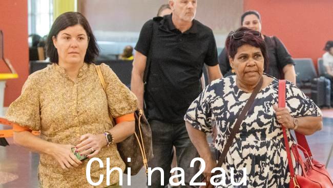首席部长 Natasha Fyles 和联邦工党议员 Marion Scrymgour 来到 Alice Springs 解决这个问题e 猖獗的犯罪浪潮。图片：Liam Mendes