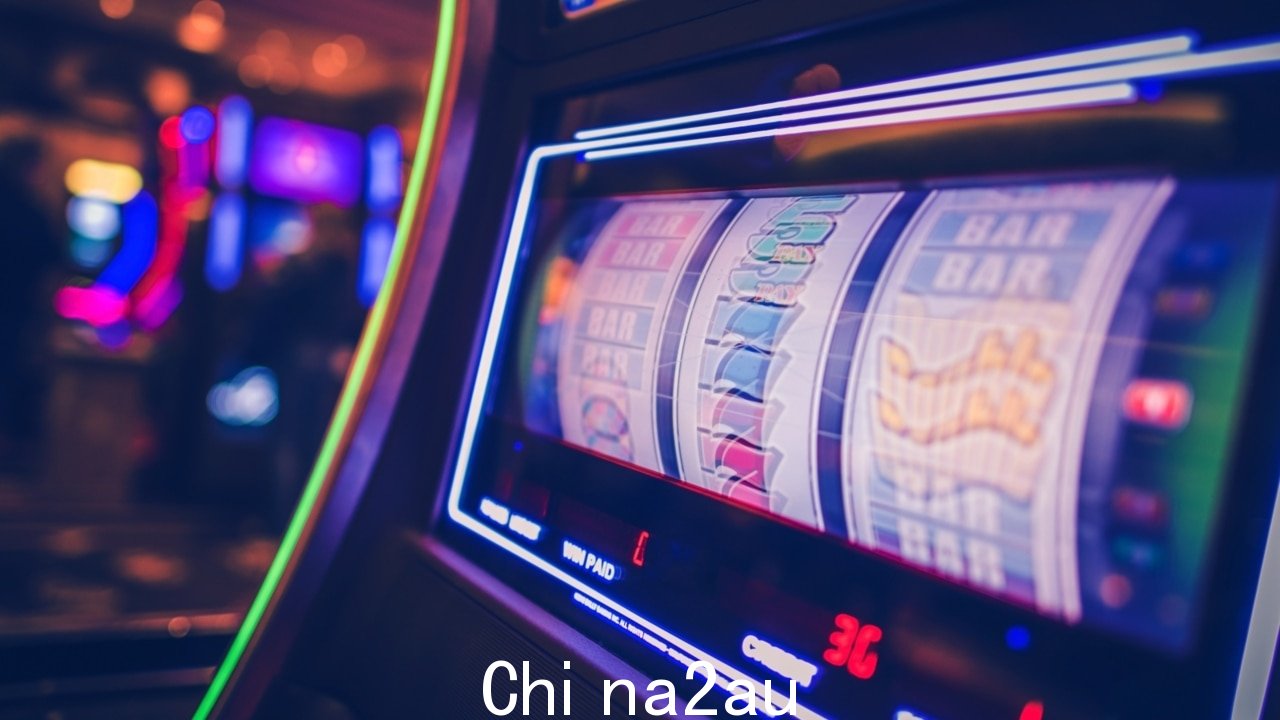新南威尔士州政府的无现金游戏政策可能豁免地区酒吧和俱乐部” /><p>Dominic Perrottet 猛烈抨击 ClubsNSW 老板 Josh Landis,此前他曾爆料称政府的赌博改革是基于州长的“保守的天主教直觉”。</p><p>随着要求 Landis 先生撤回评论的呼声越来越高,反对党领袖 Chris Minns 和其他新南威尔士州议员也纷纷支持 Perrottet 先生的信仰。</p><p>赌博改革将成为自由党和工党竞选活动的重要组成部分国家犯罪委员会的报告提出了一系列遏制洗钱和问题赌博的建议。</p><p>兰迪斯先生声称佩罗泰特先生不知道有效赌博改革的复杂性,并且不知道证据,因为他是天主教徒。 </p><p>“我认为可以公平地说 Prem ier 对这个问题知之甚少,并且根据他保守的天主教直觉而不是根据证据采取行动,”他周二告诉悉尼先驱晨报。</p><img class=