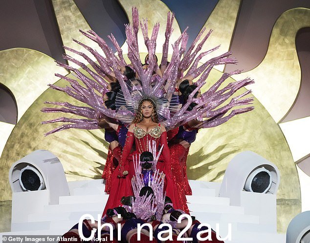 Beyonce 未在迪拜演唱她的新专辑 Renaissance 中的任何曲目,在她第一次演唱最新音乐的那一刻,兴奋之情溢于言表