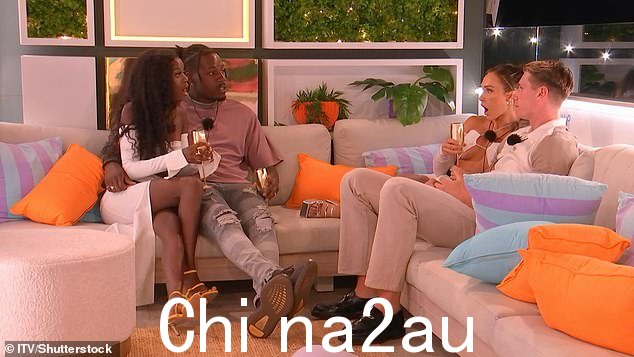 洒茶:然而,他们的私密时刻并不会持续太久,因为 Will 很快就会把 Jessie、Tanya 和 Shaq 带到露台上,说说他的心事