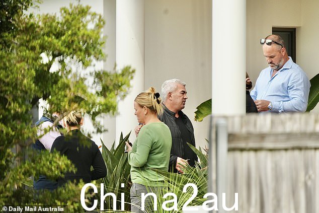 格林的家人周四发表声明称,他们“仍在努力理解这场悲剧”。格林被发现在家里的车库里没有反应