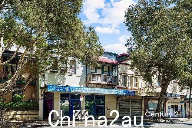 位于悉尼内城滑铁卢的​​Elizabeth Street的房产，被列为住宅和商业，有一个车位，一个厨房和一个浴室。看房源的人没有被录取意识到跑上楼的兄弟