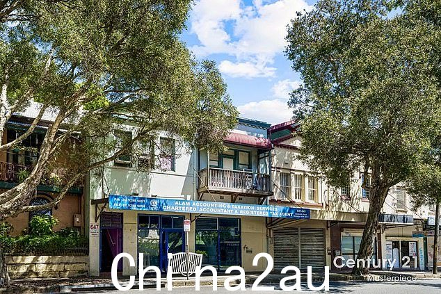 位于悉尼内城滑铁卢伊丽莎白街的房产,被列为住宅和商业两用,有一个车位,一个厨房和一个浴室。查看列表的人并没有意识到楼上有妓院
