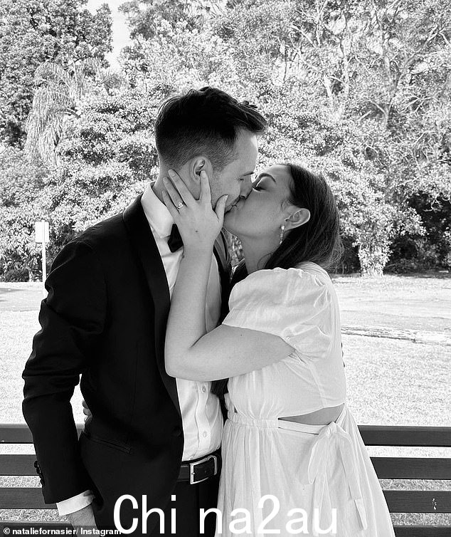 Ms Fornasier 在与疾病作斗争时与她的伴侣 Alex 结婚