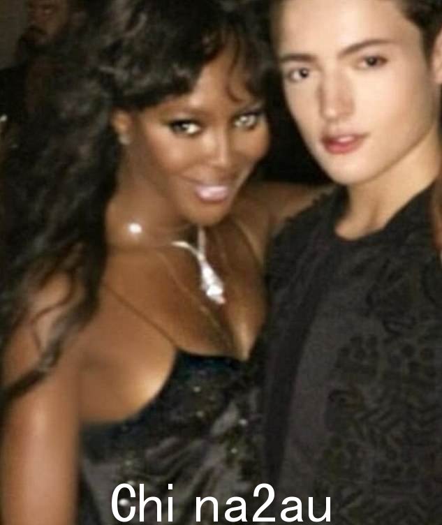 悲剧:Campbell 在向她的教子 Harry Brant(如图)致敬后在阿拉伯联合酋长国享受逗留时光