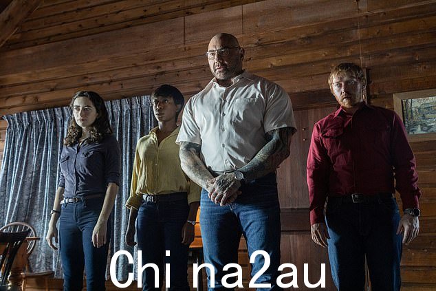 即将上映!讲述一家三口在偏远小屋度假时被劫持为人质的恐怖片将于 2 月 3 日上映