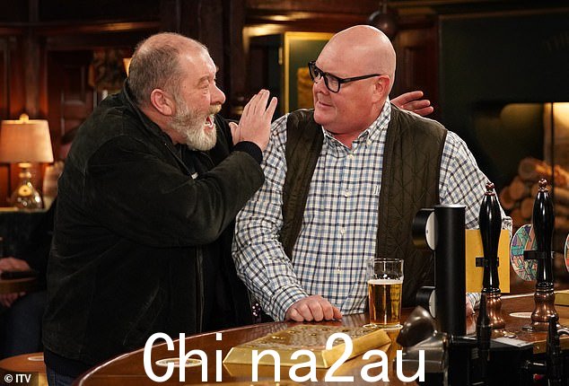 回到游戏中!在接下来的场景中,Bear 让 Paddy 大吃一惊然后他透露他已经设置了双重约会,即使很明显他还没有准备好