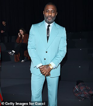 Idris Elba 出席 2023 年 1 月的米兰时装周